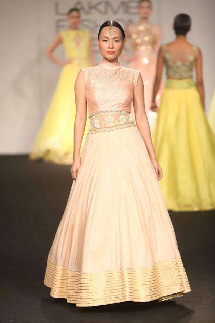 Shilpa Shetty showstopper for Designer Divya Reddy at Lakme Fashion ...
