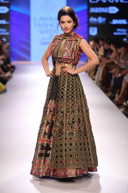 Actress Gauahar Khan showstopper for Designer Rinku Sobti at the Lakme ...