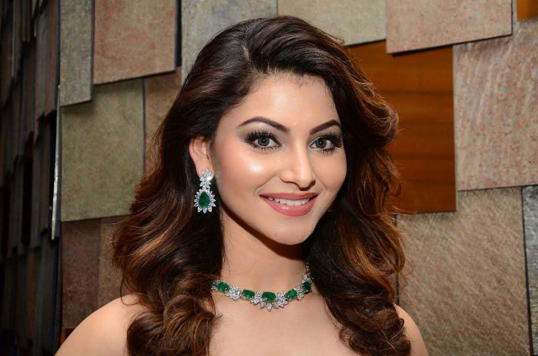 Dazzling Urvashi Rautela in MiRa by Radhika Jain jewellery for her ...