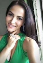 Actress Elli Avram in jewellery by Yoube Jewellery for a IIFA Press Conference