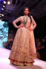 A model walks the ramp in ANMOL Jewellery & outfit by JADE at IIJW2017