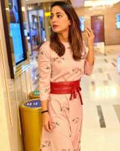 Hina Khan looks all floral and all cute in Pasha India outfit!