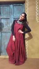 Actress Sai Tamhankar wearing an outfit by Chola and jewellery by Sangeeta boochra for a Talk Show